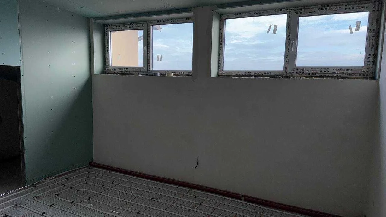 For sale, spacious 1-bedroom apartment. All finishing works completed.