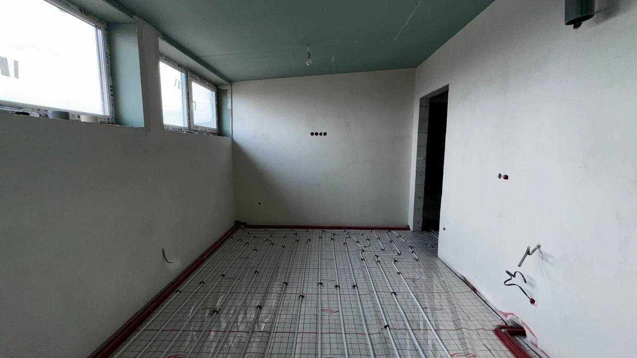 For sale, spacious 1-bedroom apartment. All finishing works completed.