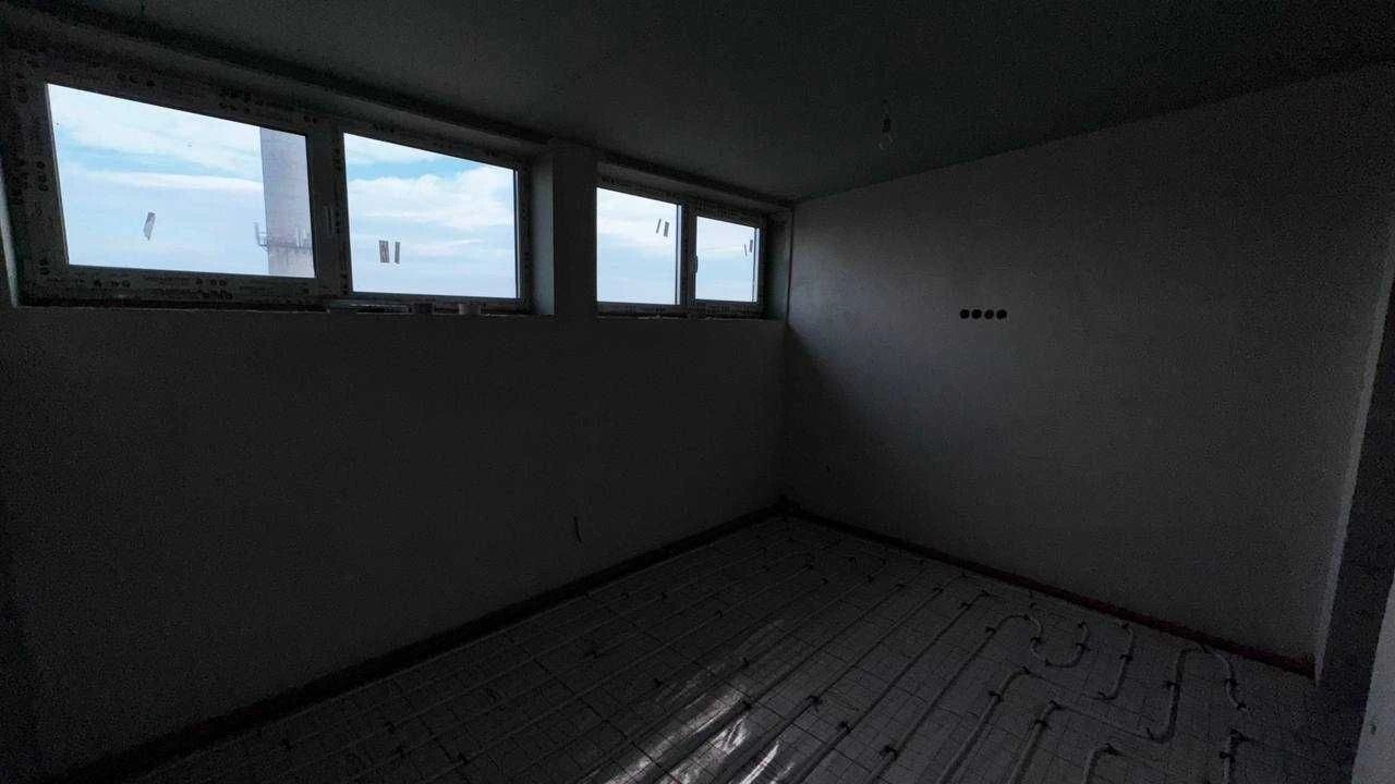 For sale, spacious 1-bedroom apartment. All finishing works completed.