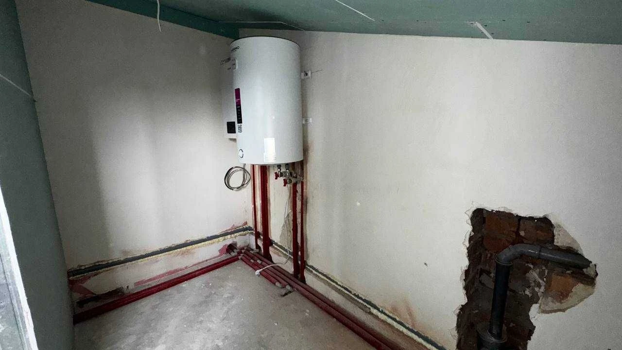 For sale, spacious 1-bedroom apartment. All finishing works completed.