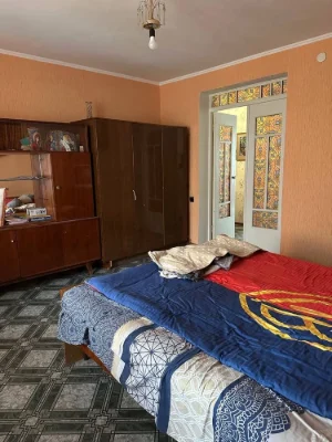 Двокімнатна квартира в смт Завалі.