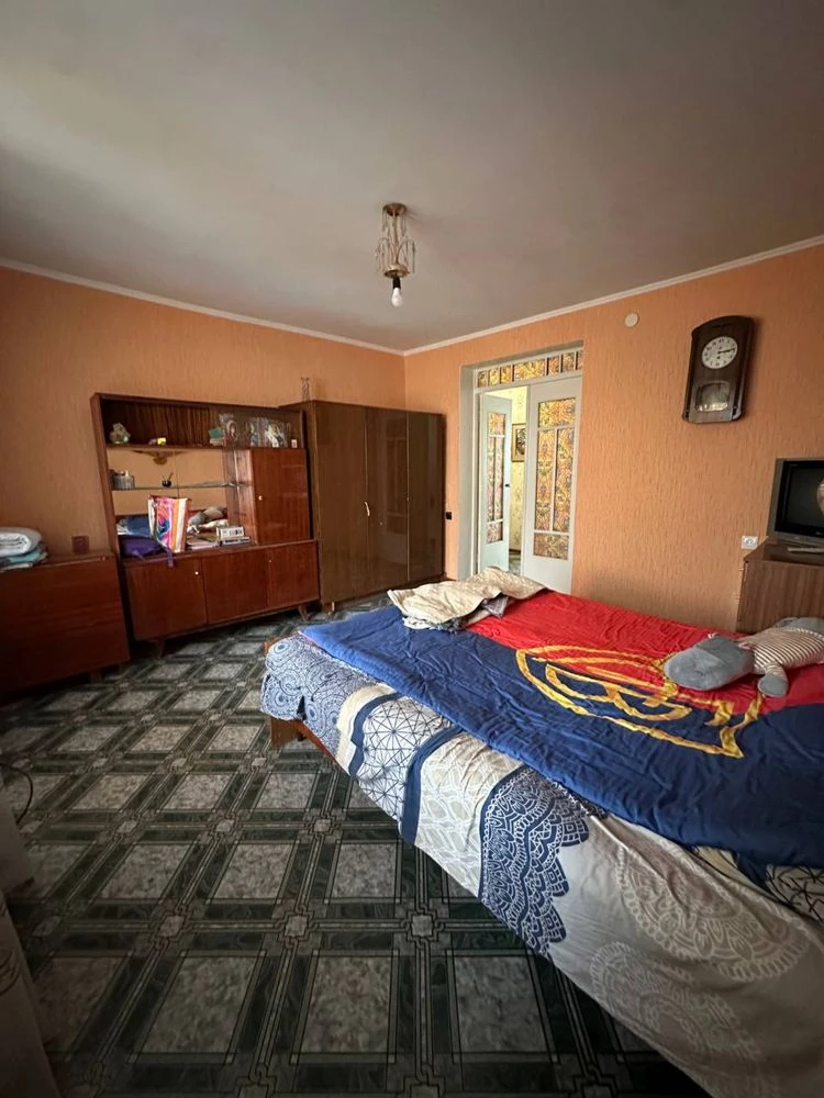 Двокімнатна квартира в смт Завалі.