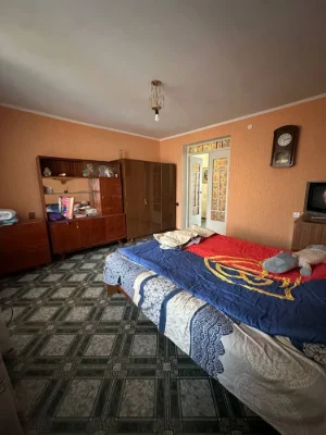 Двокімнатна квартира в смт Завалі.