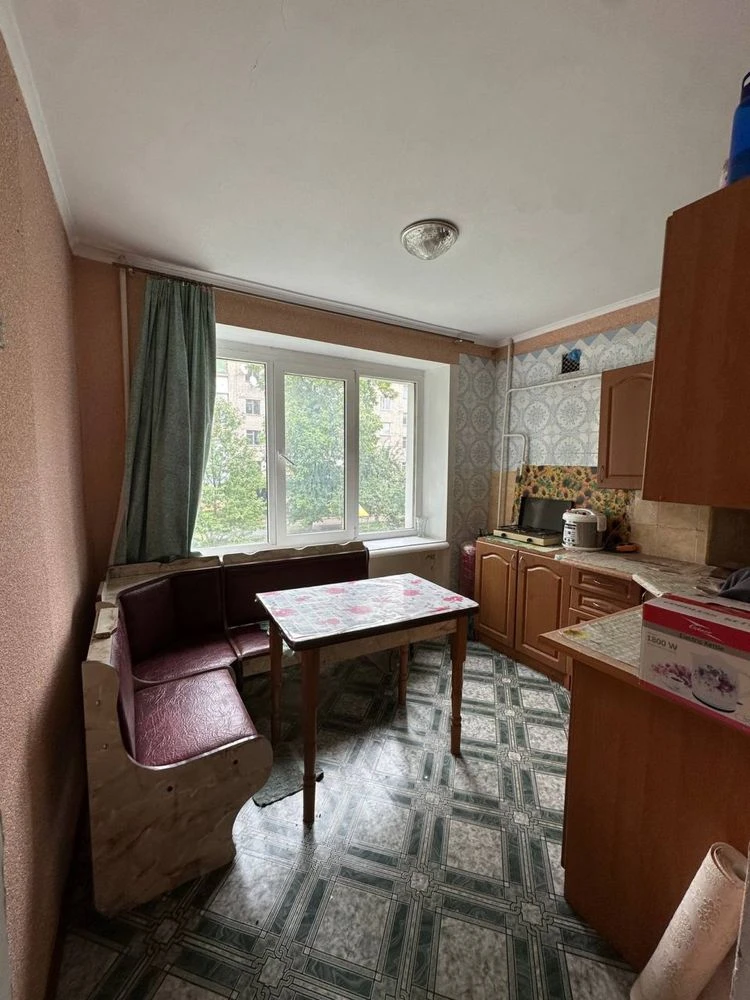 Двокімнатна квартира в смт Завалі.