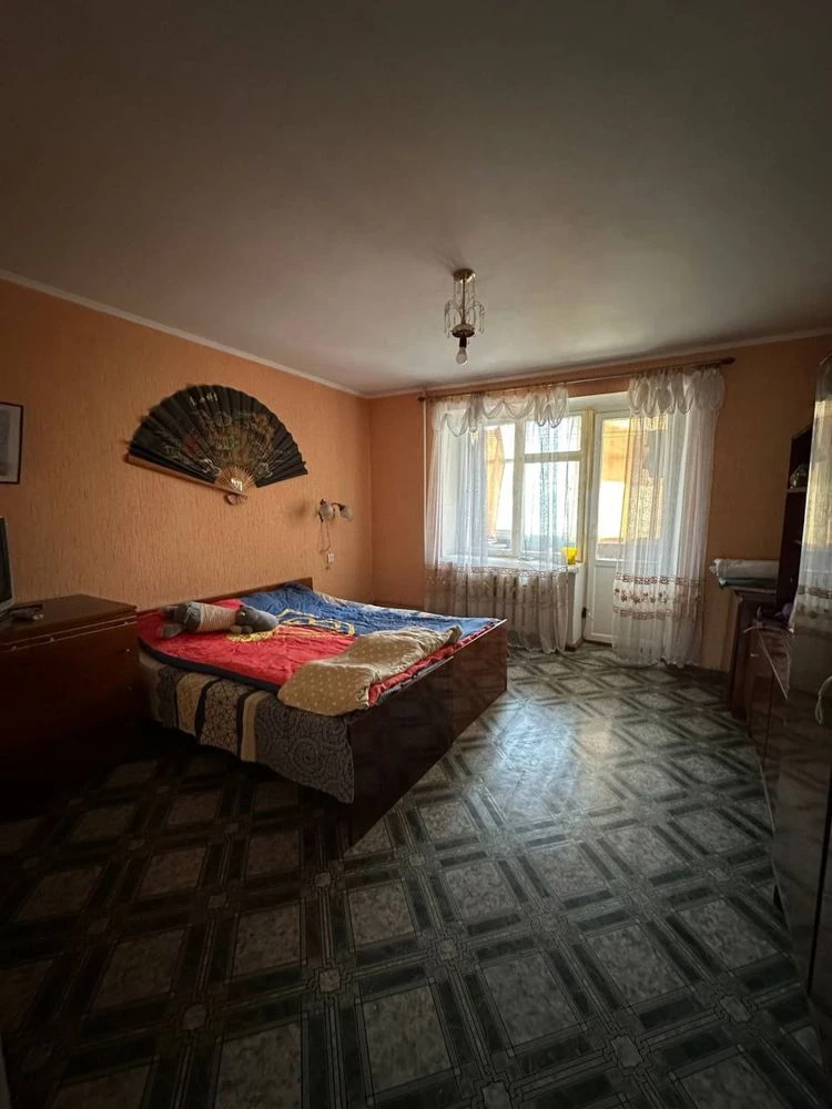 Двокімнатна квартира в смт Завалі.