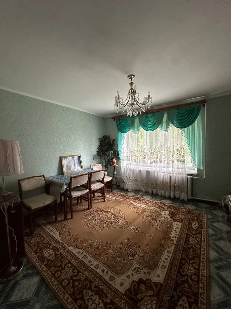 Двокімнатна квартира в смт Завалі.