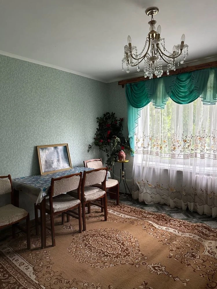 Двокімнатна квартира в смт Завалі.