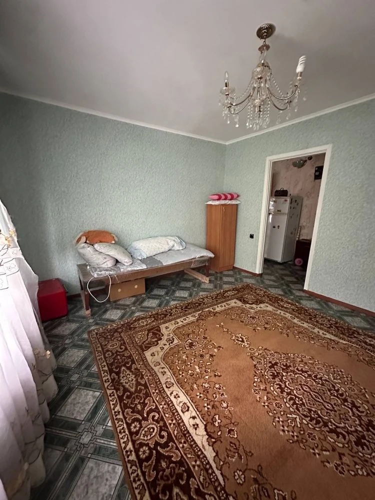 Двокімнатна квартира в смт Завалі.