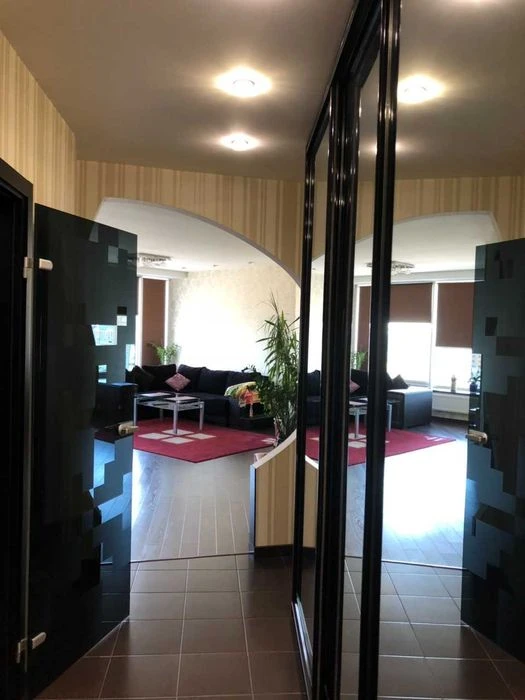 Апартаменти 65m² 11 поверх Вид на Дніпро по вул.Королеви Єли
