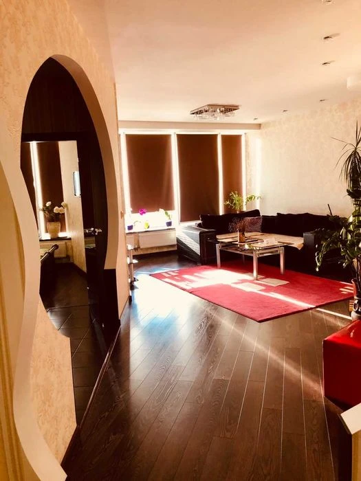 Апартаменти 65m² 11 поверх Вид на Дніпро по вул.Королеви Єли