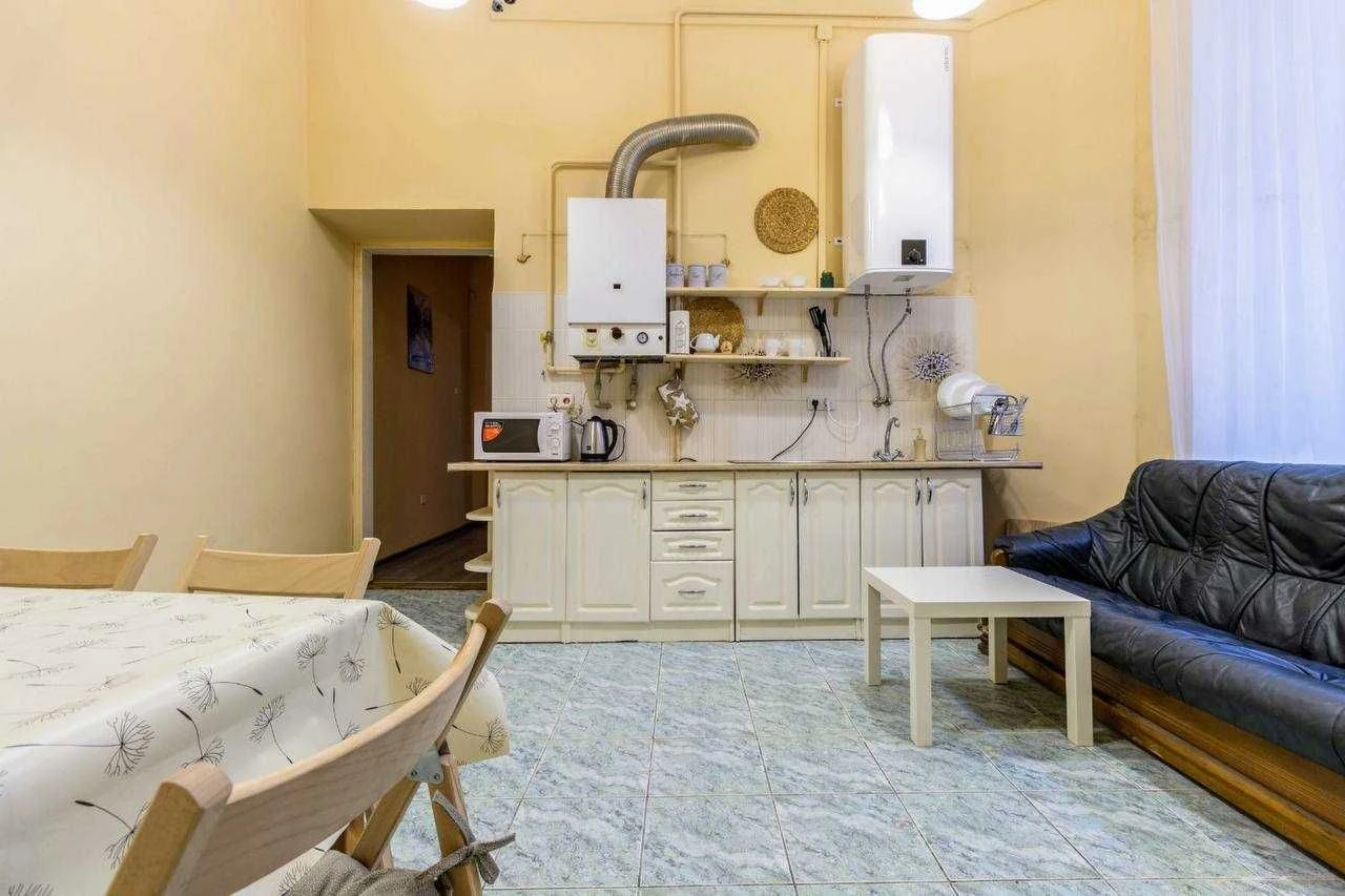 5-room apartment for sale in an Austrian building - CENTER OF LWO