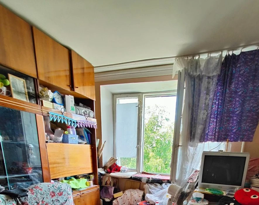 Продам 2 комнатная гостинка метро 23 Августа. Павлово Поле.