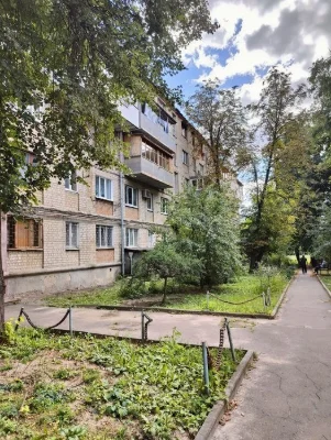 Продам 2 комнатная гостинка метро 23 Августа. Павлово Поле.