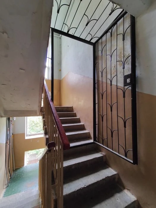 Продам 2 комнатная гостинка метро 23 Августа. Павлово Поле.