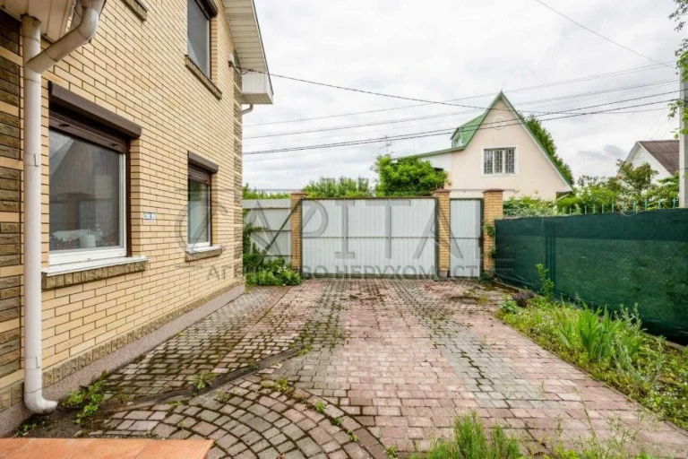 House with renovation near Dnipro and Slavut metro
