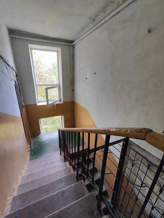 Продам 2 комнатная гостинка метро 23 Августа. Павлово Поле.