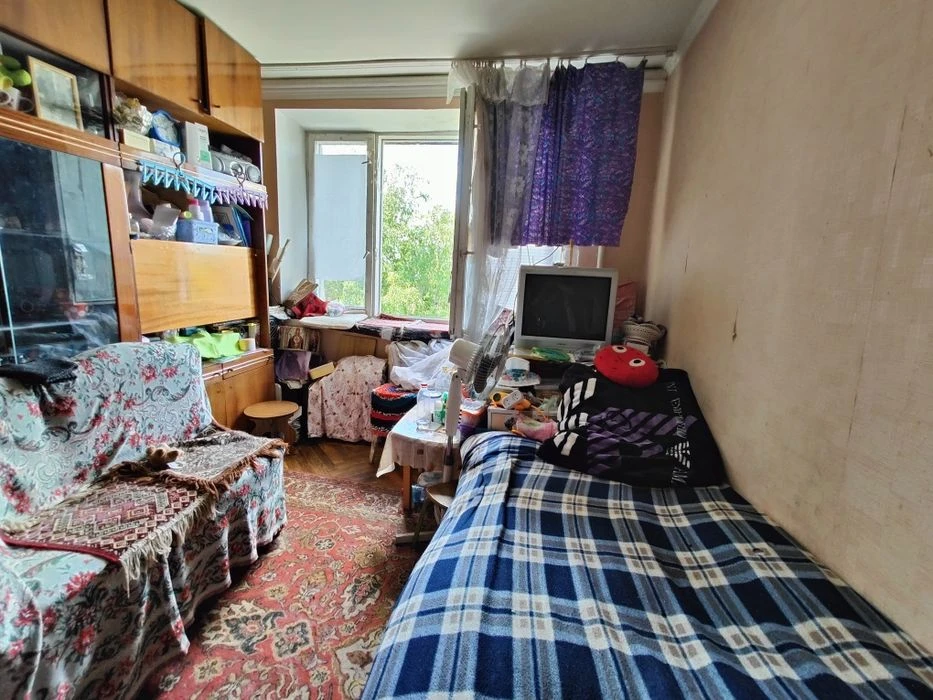 Продам 2 комнатная гостинка метро 23 Августа. Павлово Поле.