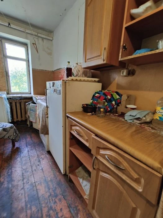 Продам 2 комнатная гостинка метро 23 Августа. Павлово Поле.