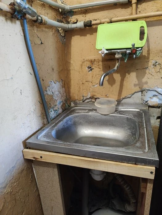 Продам 2 комнатная гостинка метро 23 Августа. Павлово Поле.