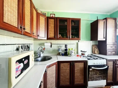 Sale of a 4-room apartment on P. Mira. Certificate. Furniture. Tech.