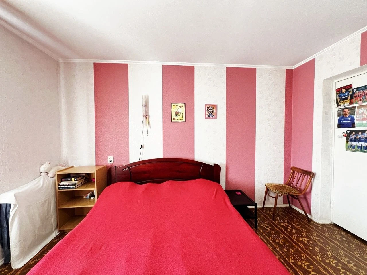 Sale of a 4-room apartment on P. Mira. Certificate. Furniture. Tech.