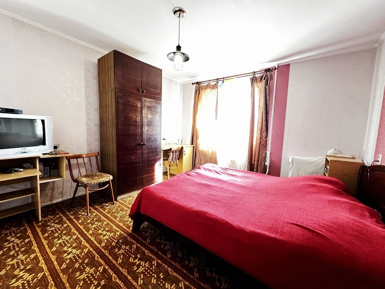 Sale of a 4-room apartment on P. Mira. Certificate. Furniture. Tech.
