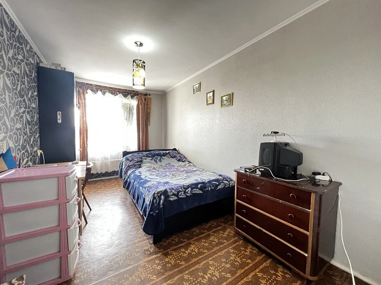 Sale of a 4-room apartment on P. Mira. Certificate. Furniture. Tech.
