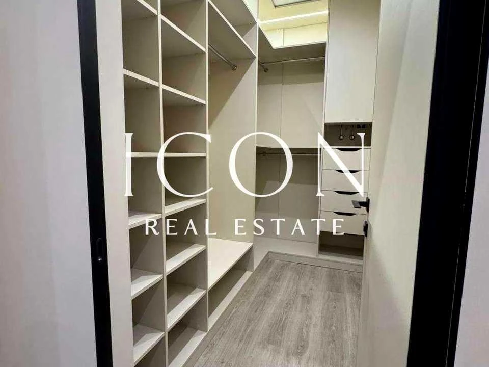 Apartment. Novopechersky Prospekt