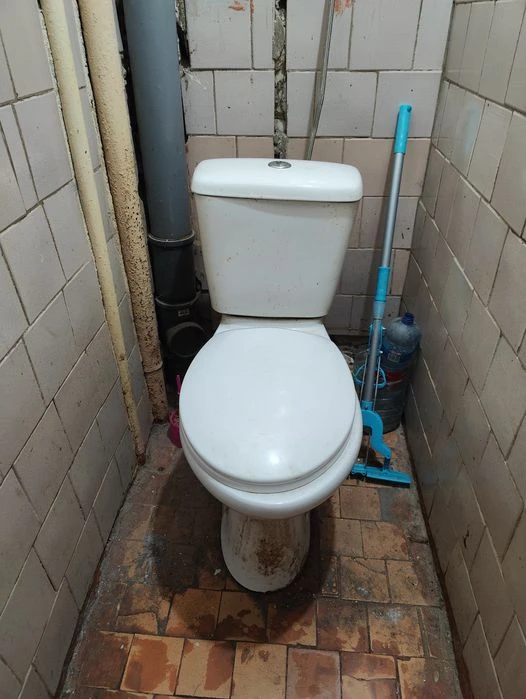 Продам 2 комнатная гостинка метро 23 Августа. Павлово Поле.