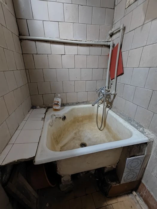 Продам 2 комнатная гостинка метро 23 Августа. Павлово Поле.