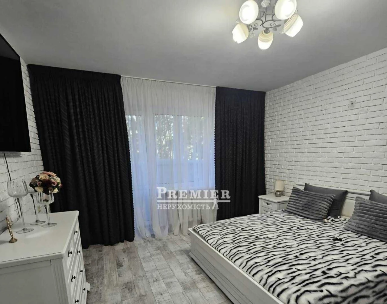3-кімнатна квартира, 75 кв.м, капітальний ремонт. Кримський
