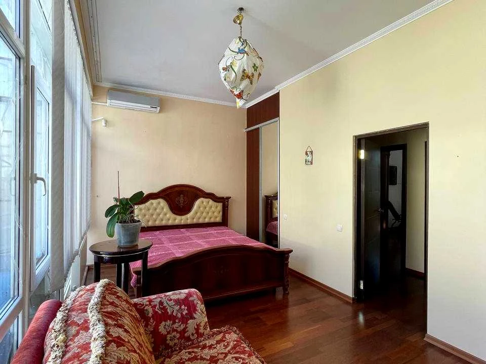 House. Urozhaina str., Odessa
