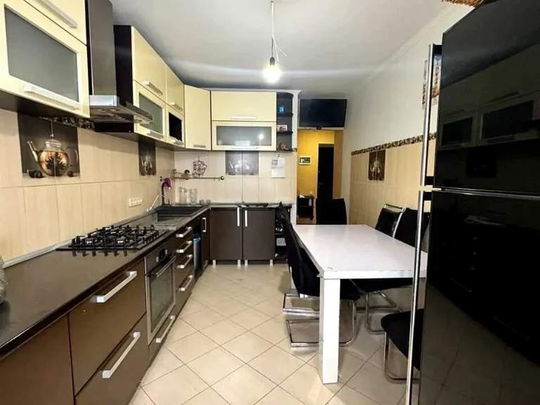 Apartment. Ivano-Frankivsk, Halyska St.