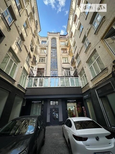 Продаж 5к квартири 259 кв. м на вул. Велика Васильківська 18
