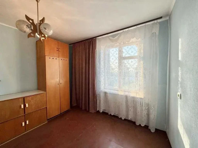 Selling a two-bedroom apartment on Bavaria Avenue, Dzyuba Avenue.
