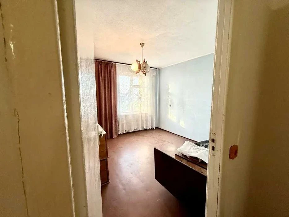 Selling a two-bedroom apartment on Bavaria Avenue, Dzyuba Avenue.