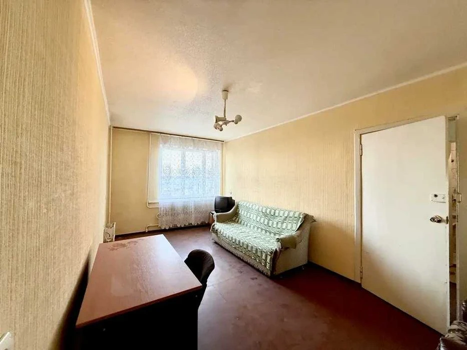 Selling a two-bedroom apartment on Bavaria Avenue, Dzyuba Avenue.