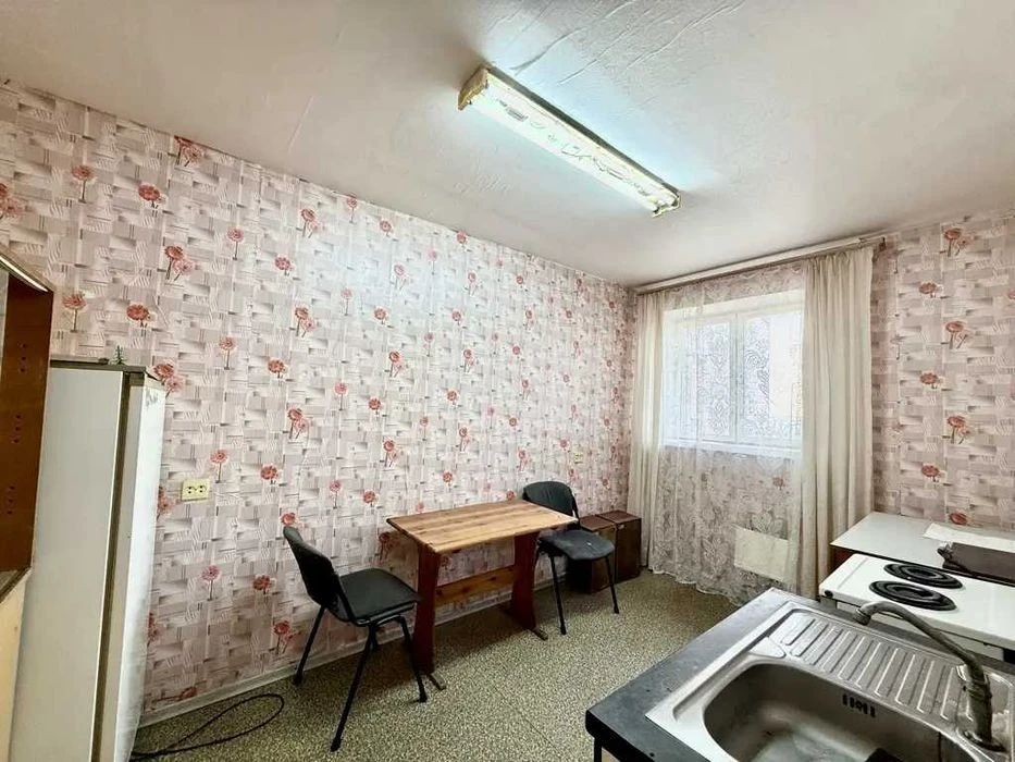 Selling a two-bedroom apartment on Bavaria Avenue, Dzyuba Avenue.