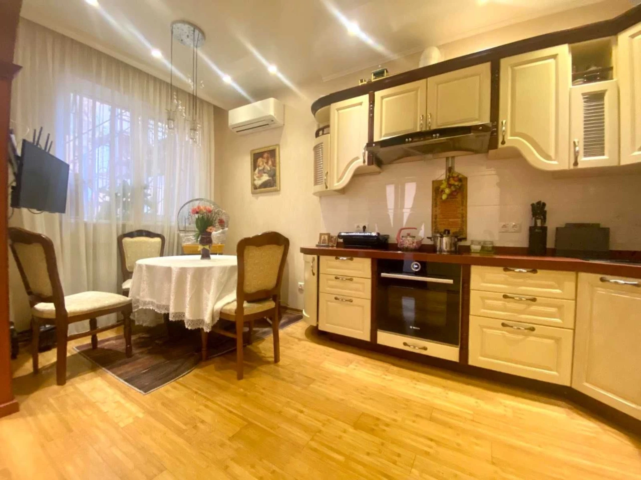 Продается дом, 2 этажа, в Молдаванце