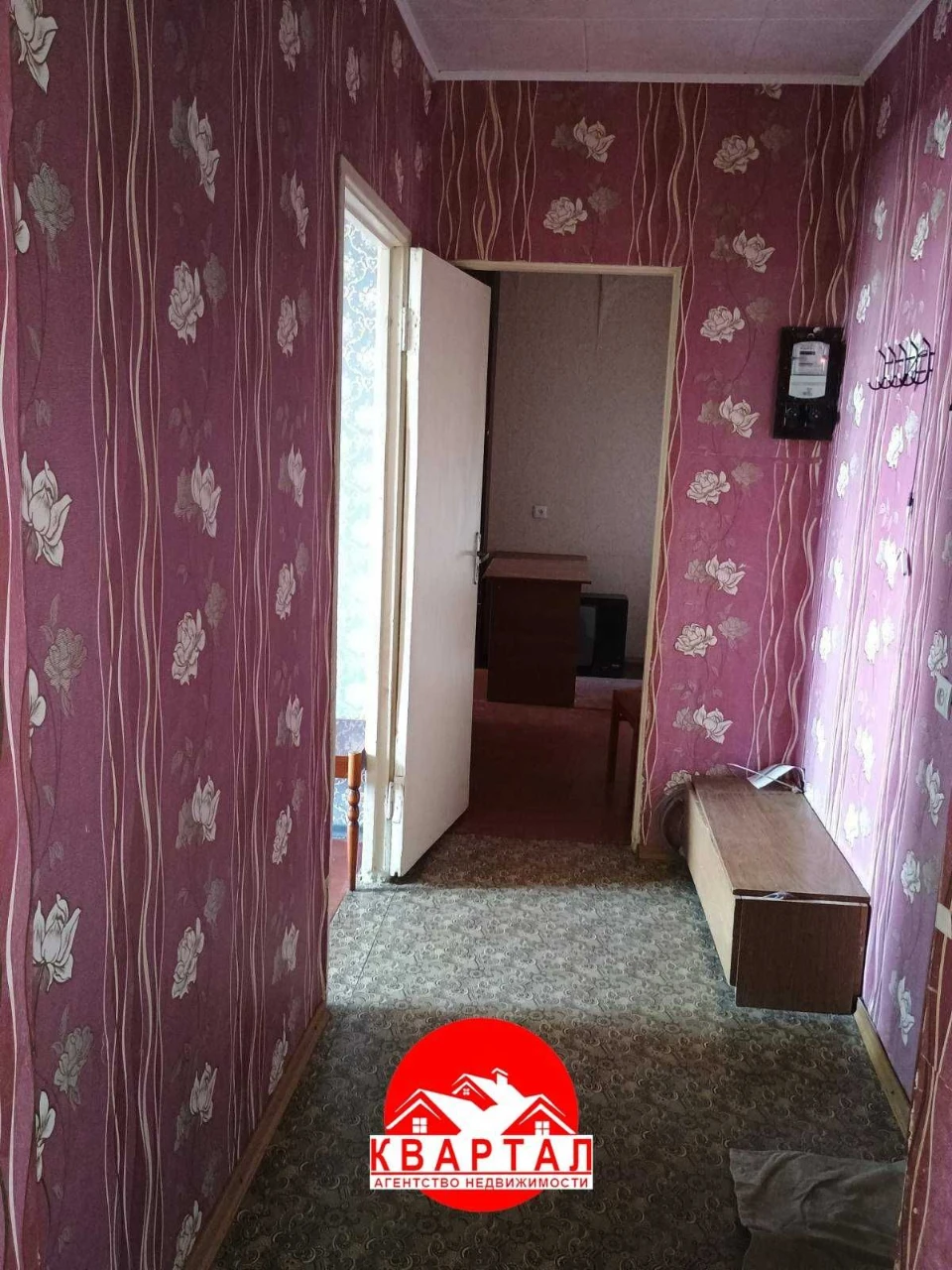 Продається 2-кімнатна квартира, чиста та акуратна в Осипенківському