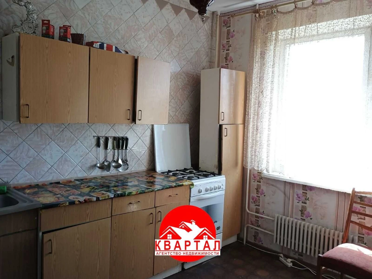Продається 2-кімнатна квартира, чиста та акуратна в Осипенківському
