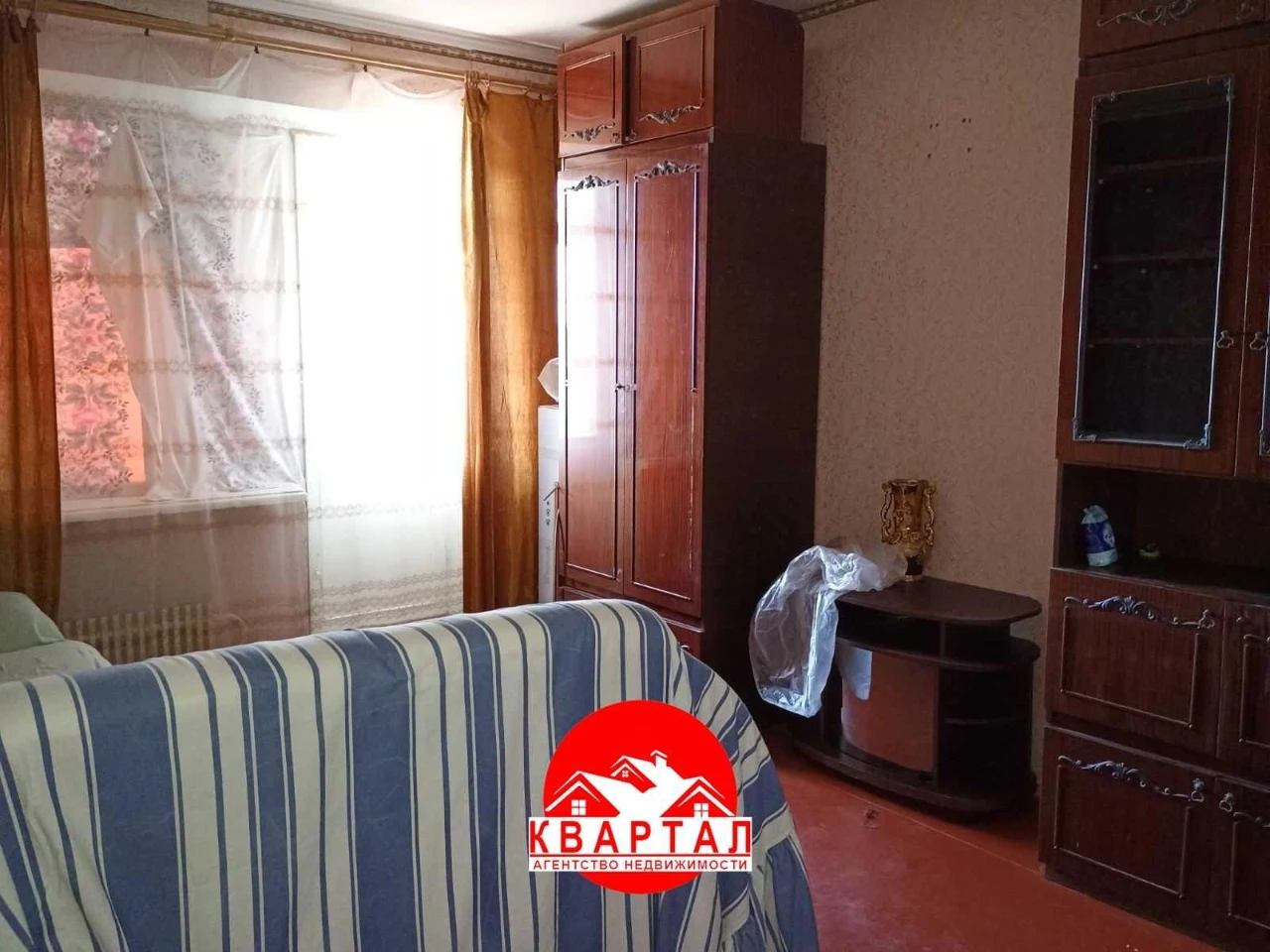Продається 2-кімнатна квартира, чиста та акуратна в Осипенківському