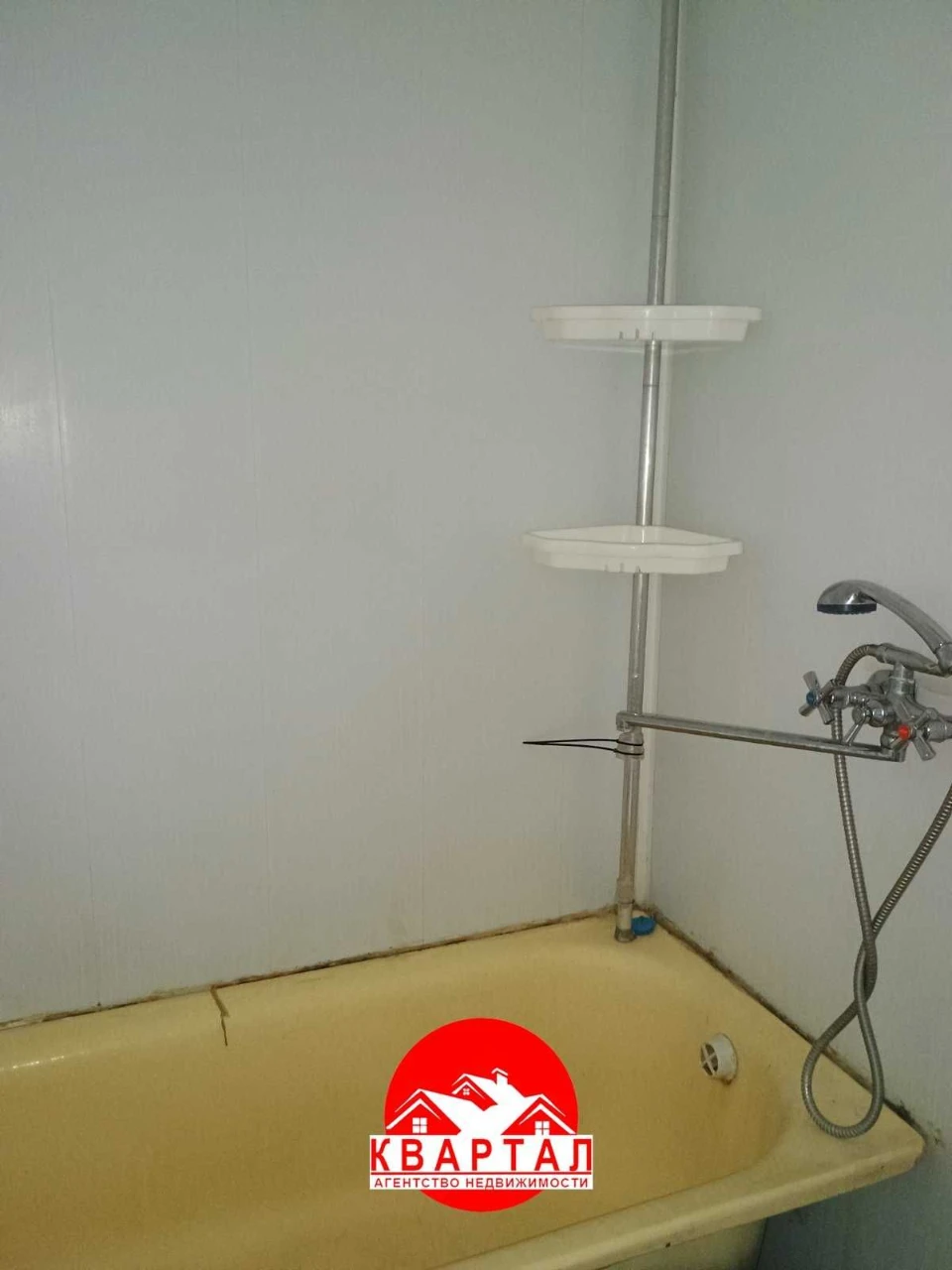 Продається 2-кімнатна квартира, чиста та акуратна в Осипенківському