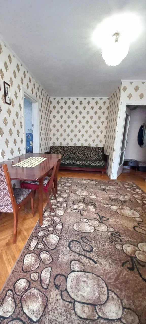 For sale: 3-room apartment in the city center, renovated