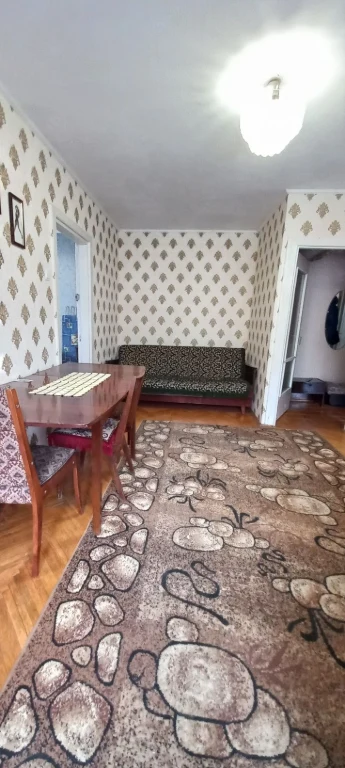 Продам 3-кімнатну квартиру в центрі міста, косметичний ремонт