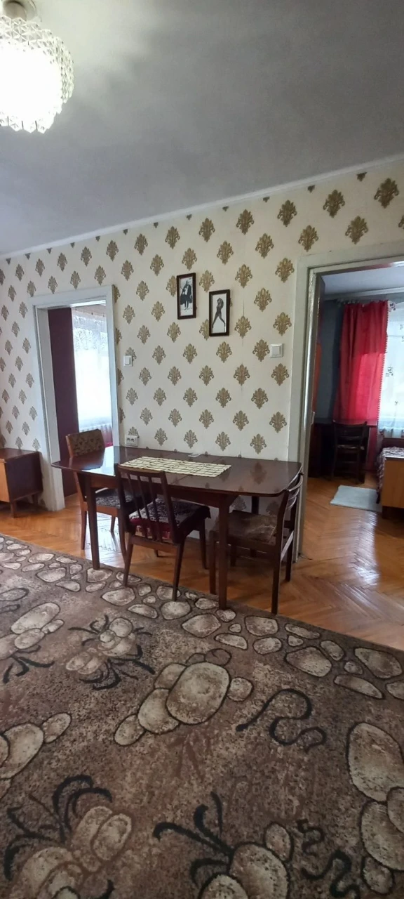 For sale: 3-room apartment in the city center, renovated