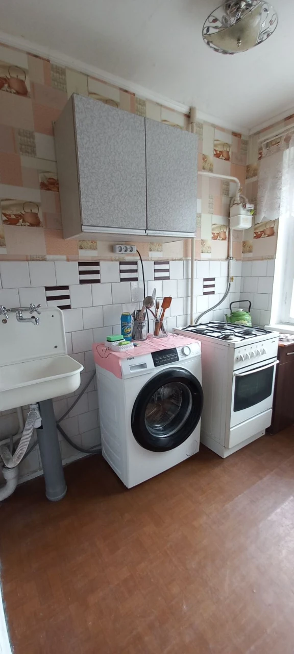 For sale: 3-room apartment in the city center, renovated