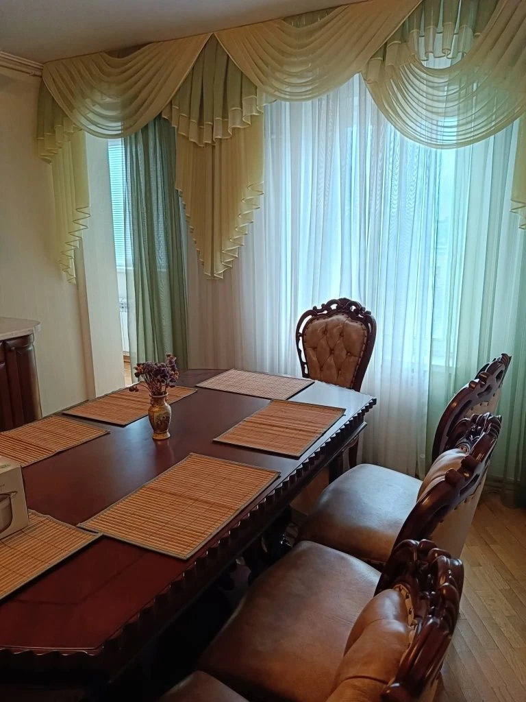 Продаётся 4-комнатная квартира в Центре
