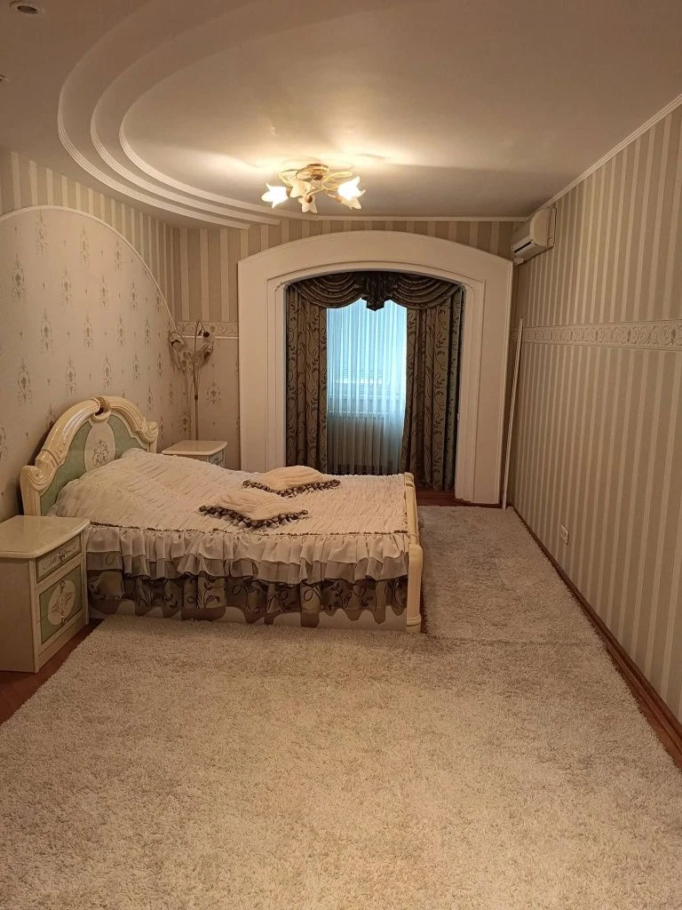 Продаётся 4-комнатная квартира в Центре