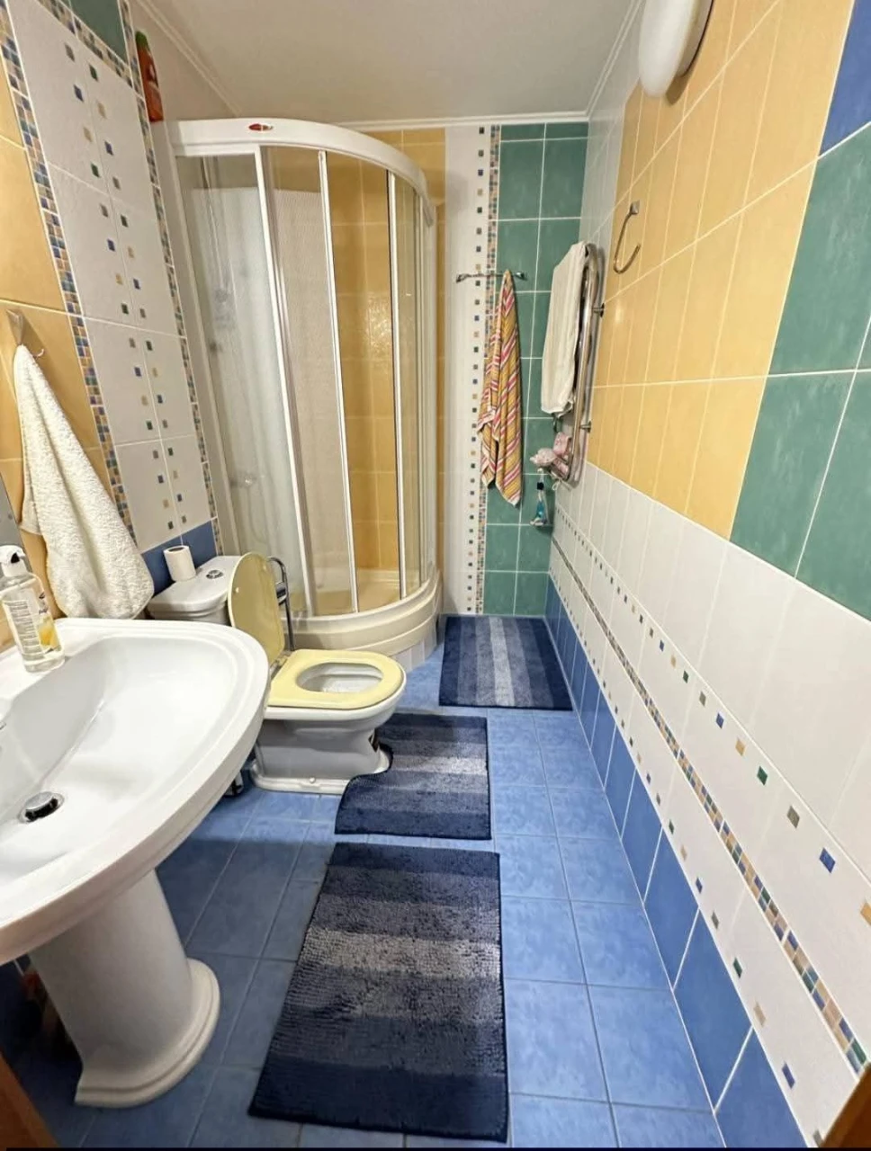 Продаётся 4-комнатная квартира в Центре